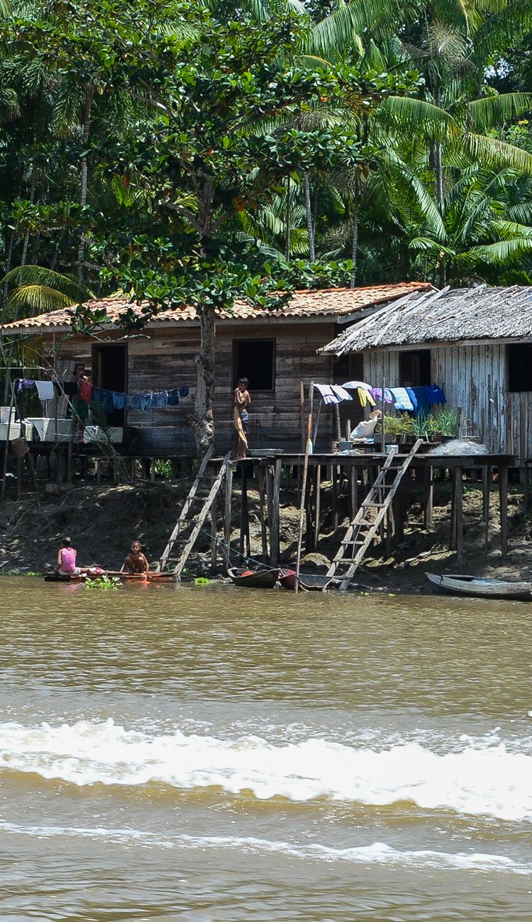 Ribeirinhos as margens dos rios